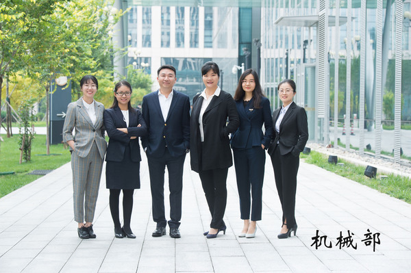 机械部-合影-小.jpg
